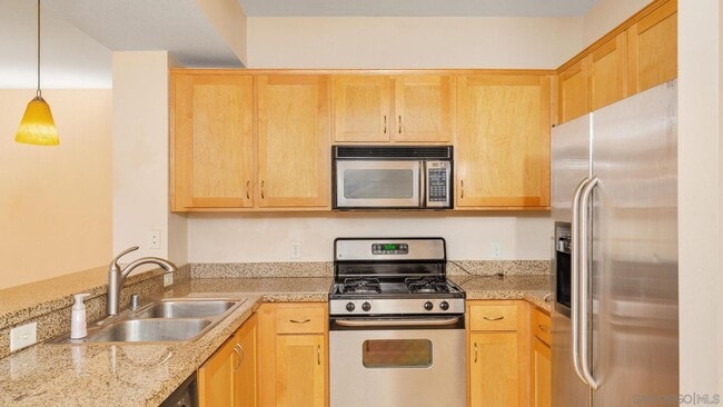 Building Photo - Perfectly located 1 bed/1 bath unit in Downtown now available! - $2,200/MO