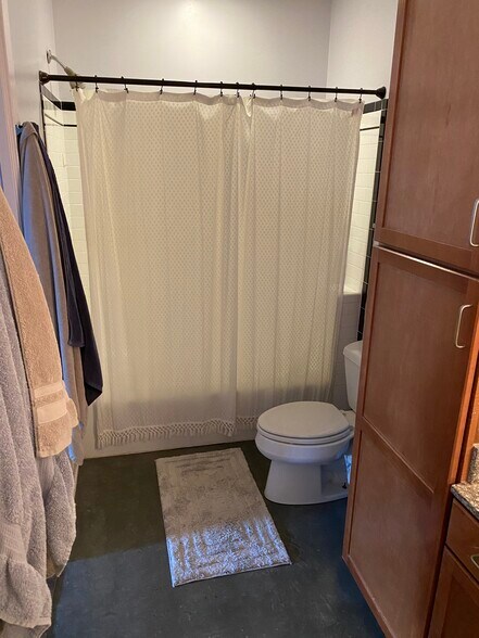 Building Photo - 620 Glen Iris Dr NE