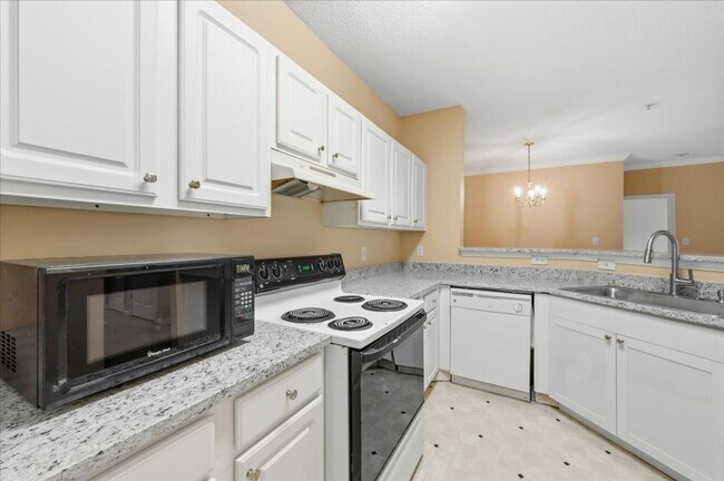Building Photo - 1202 Walden Park Dr