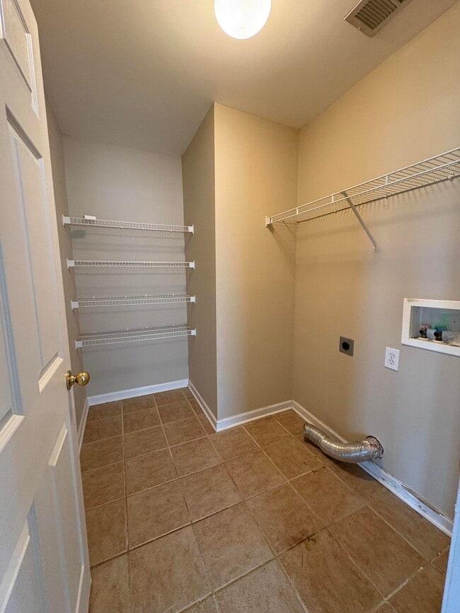 Building Photo - 2576 Moray Pl