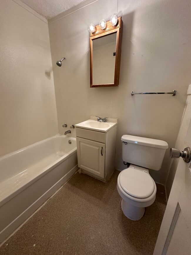 Building Photo - 33 Riley Mnr