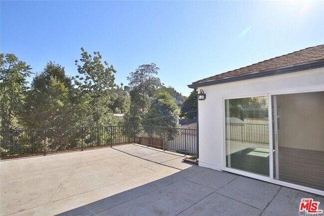 Building Photo - 4014 Verdugo View Dr