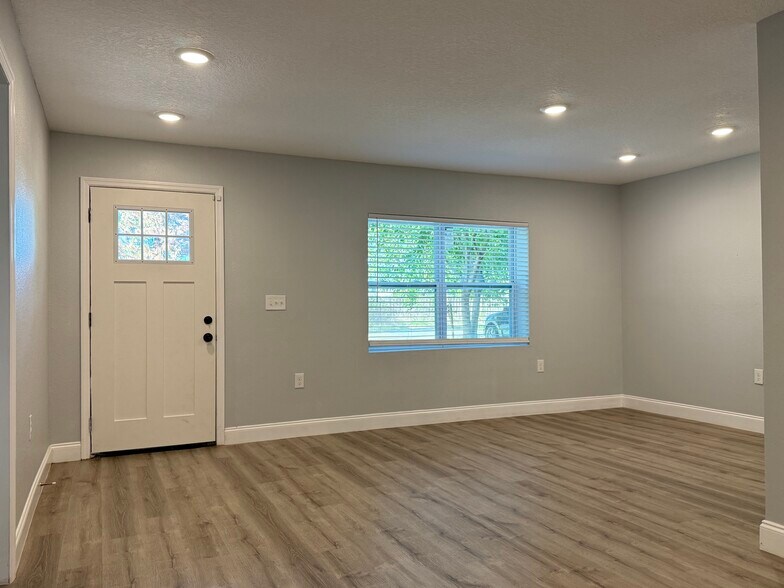 Building Photo - 5032 Welborn Rd