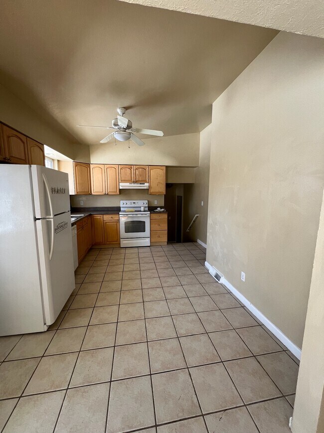 Building Photo - 15790 E Stanford Pl