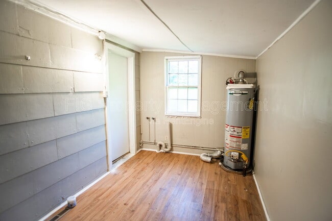 Building Photo - 4645 Anderson Pl