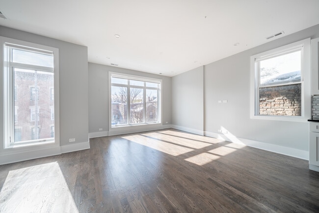 Building Photo - 556 W 18th St