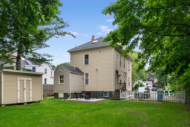 Building Photo - 428 Saint John St