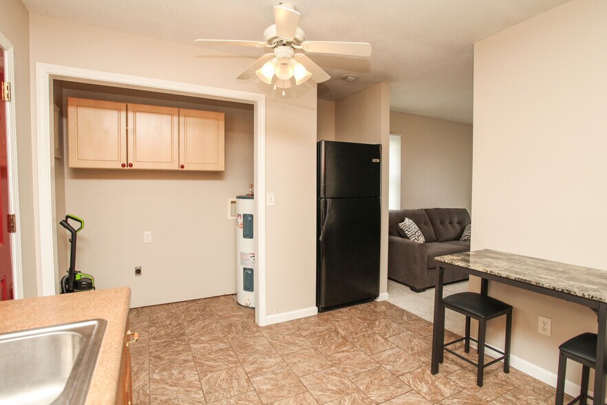 Building Photo - 809 N. SHERMAN