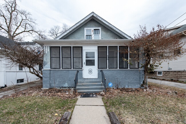 Primary Photo - 236 S Park Ave