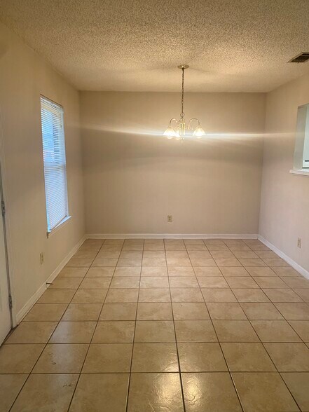 Building Photo - 412 Tina Hely Ct