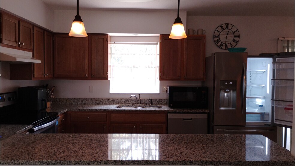 Building Photo - 513 Pelham St