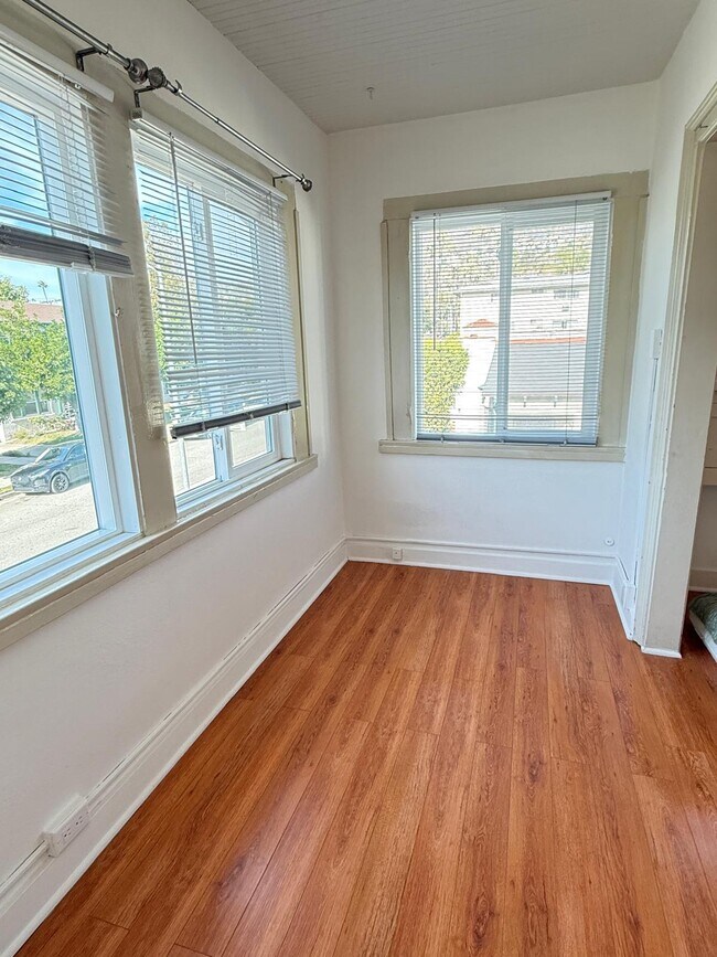 Building Photo - 1134 N Maryland Ave