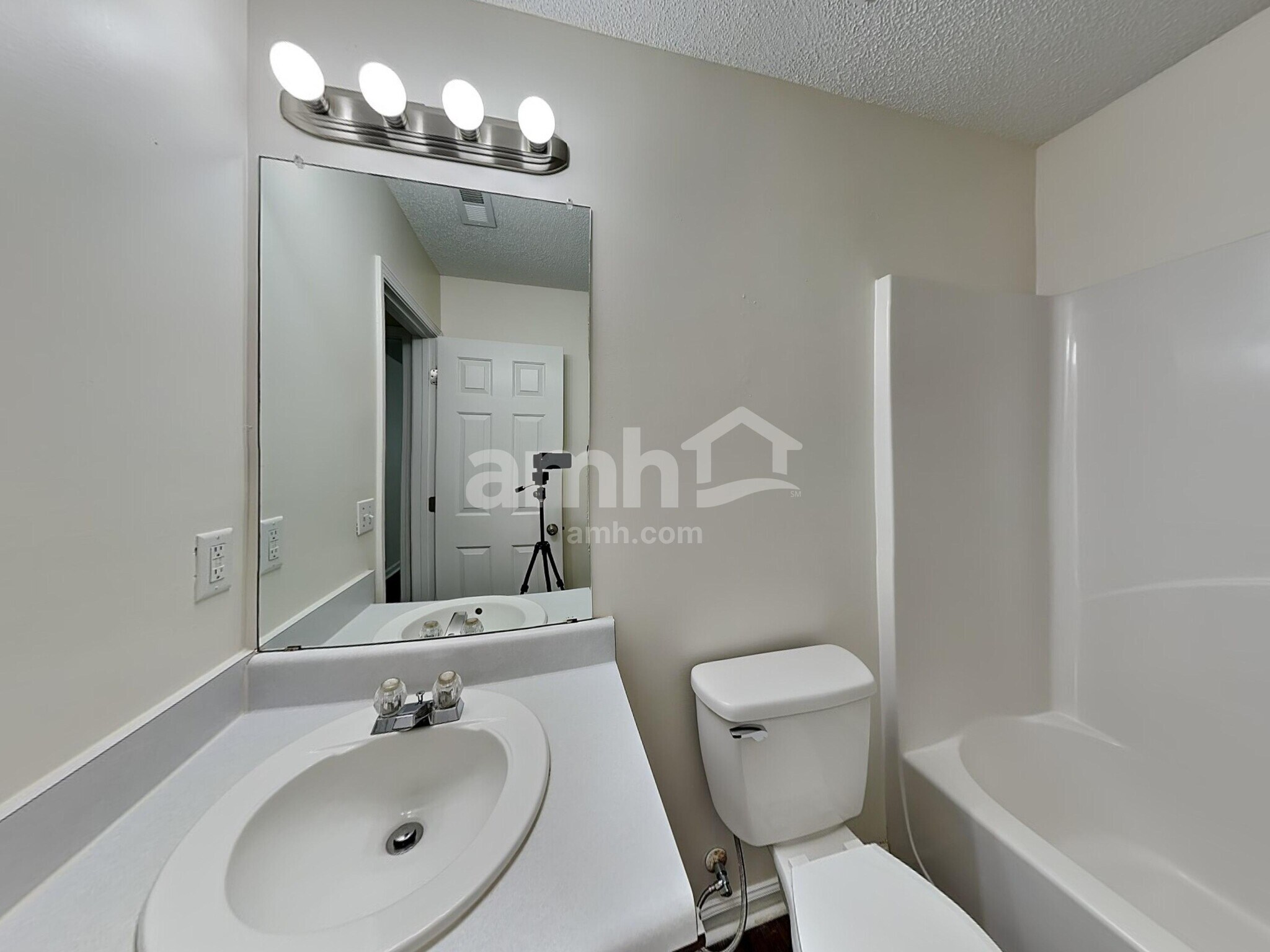 Building Photo - 4104 Hunters Trail Dr