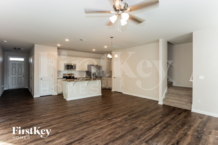 Building Photo - 10755 Rivergate Dr NW
