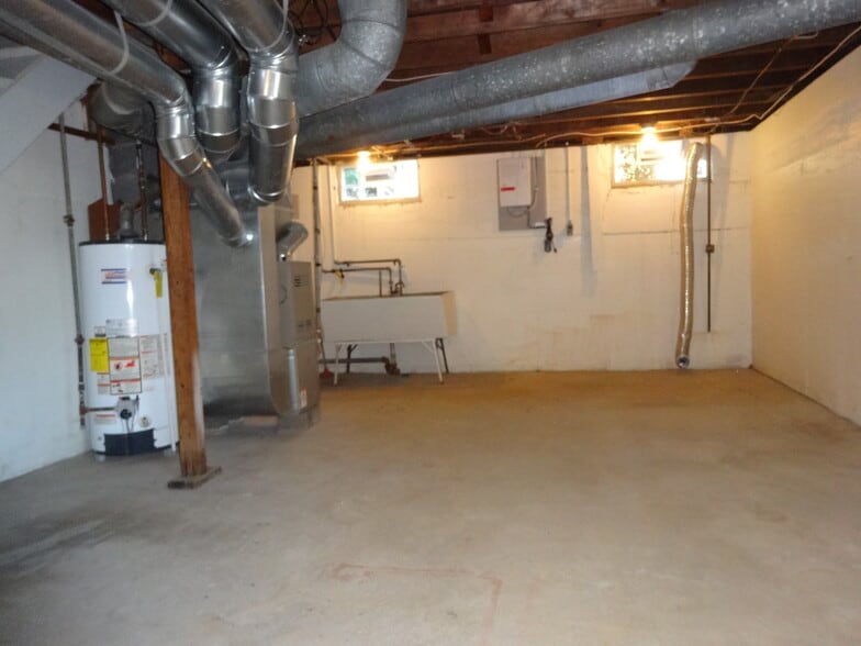 Private Basement(Rear/Laundry Hook Ups) - 615 Starin Ave