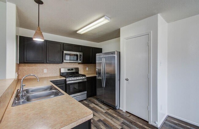 Building Photo - 2650 Daryns Landing Dr
