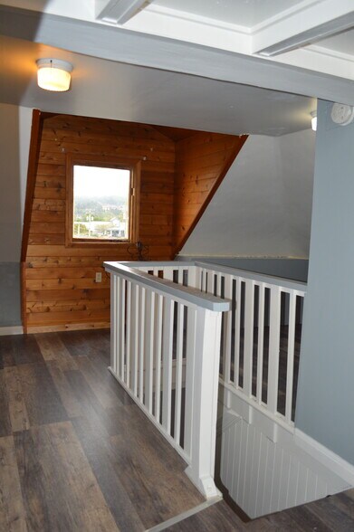 Building Photo - 430 S Holladay Dr