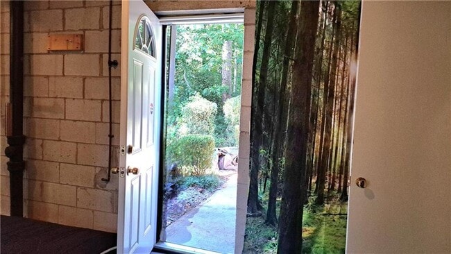 Building Photo - 1176 Converse Dr NE