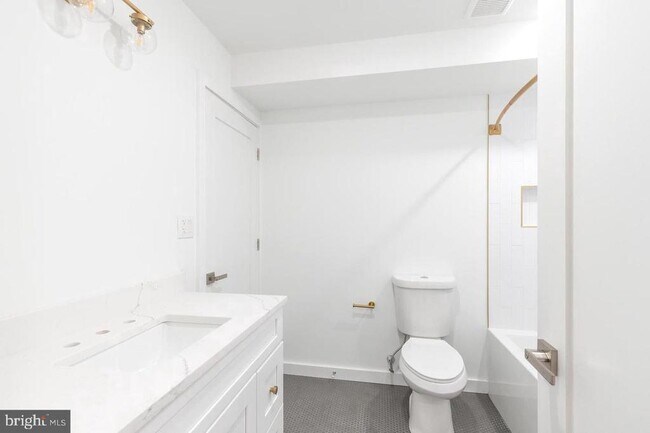 Building Photo - 850 N 19th St
