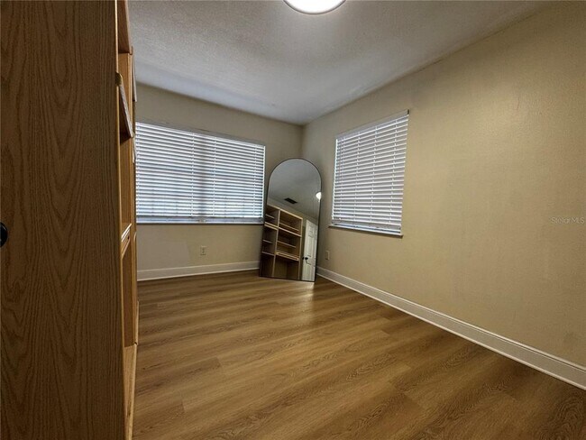 Building Photo - 3008 Hillview St