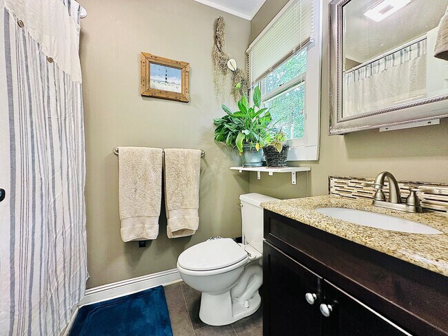 Building Photo - Beautiful 3 Bed, 2 Bath Home by Nature Preserve