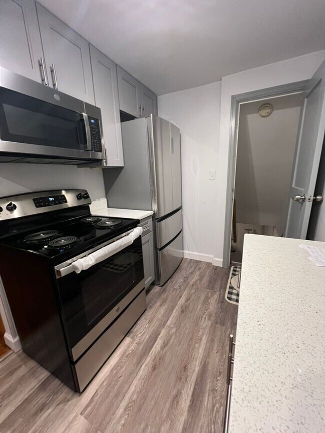 Building Photo - Updated 2 bedroom cutie in Brentwood! ** H...