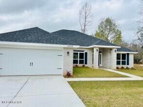 Building Photo - Luxury 4 bedroom 3 bath Home for rent
