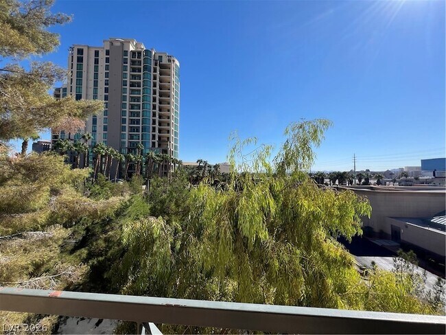 Building Photo - 270 E Flamingo Rd