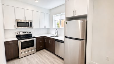 Building Photo - 232 NE 61st Ave