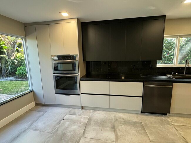 Building Photo - 10366 Buena Ventura Dr