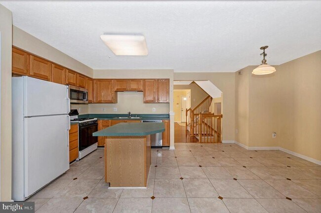 Building Photo - 6801 Fallard Place