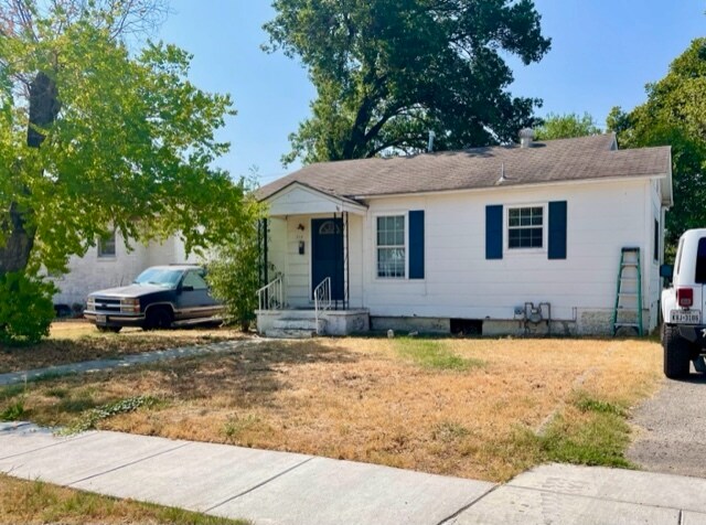 Primary Photo - 110 Burke Ave