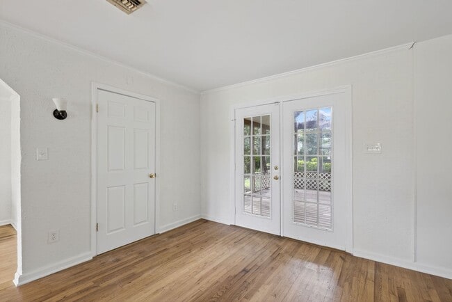 Building Photo - Lakeville Estates