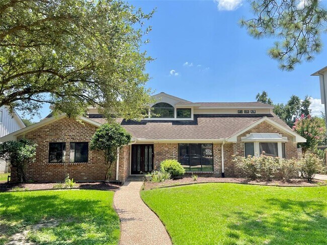 Primary Photo - 5135 Braesvalley Dr