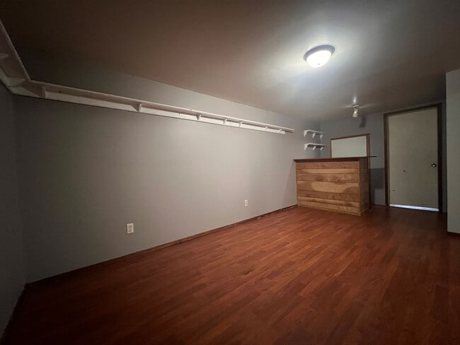 Building Photo - 3 bedroom 1.5 bath home located in the heart of Davenport! FOR RENT!