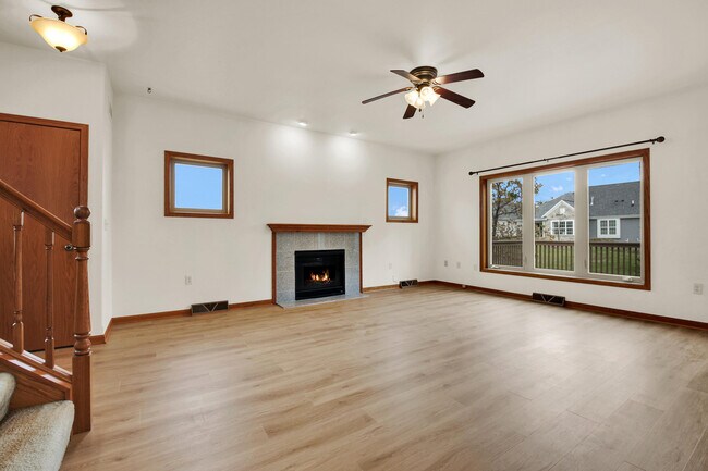 Building Photo - 407 Century Oak Dr