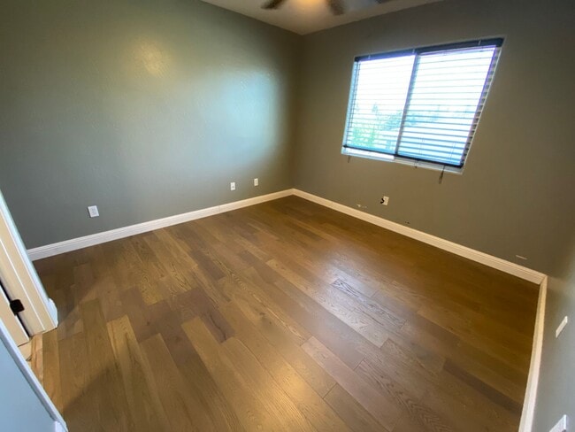 Building Photo - Big beautiful Home for rent in Visalia, Ca