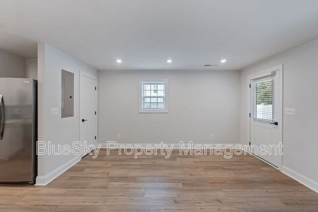 Building Photo - 112 4th St NE