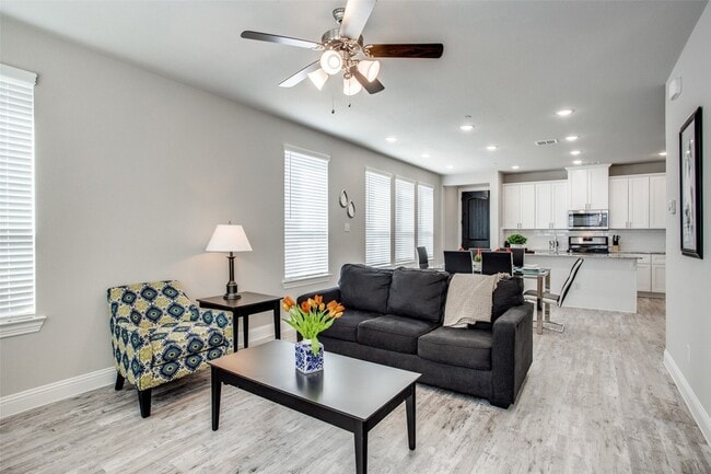 Building Photo - 1718 Lisa Ct