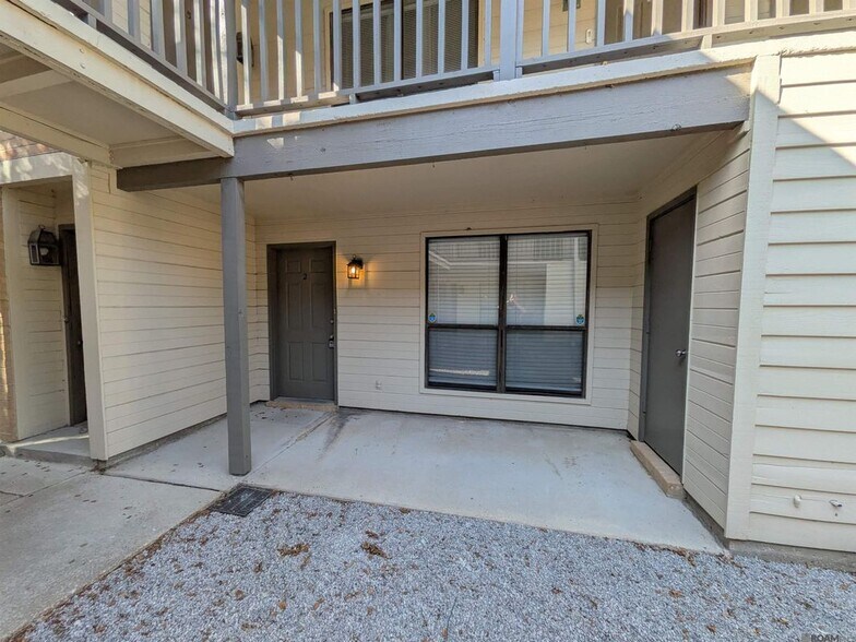Building Photo - 5233 BUTTERCREEK LN, j2