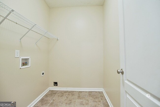Building Photo - 7915 Green Glen Dr