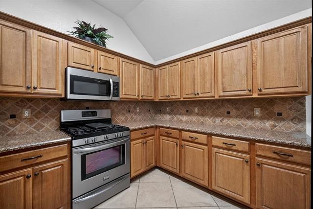 Building Photo - 313 Cave River Dr