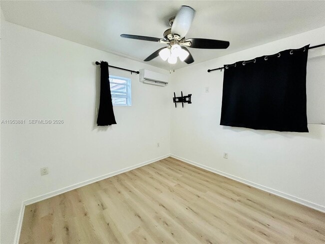 Building Photo - 880 SE 4th Pl