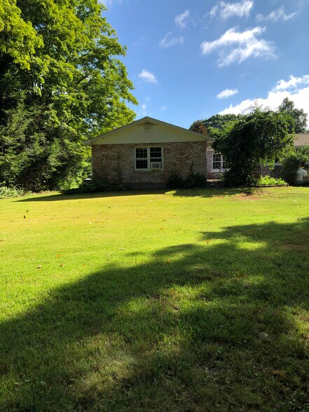 Backyard shade - 79 Owens Ln