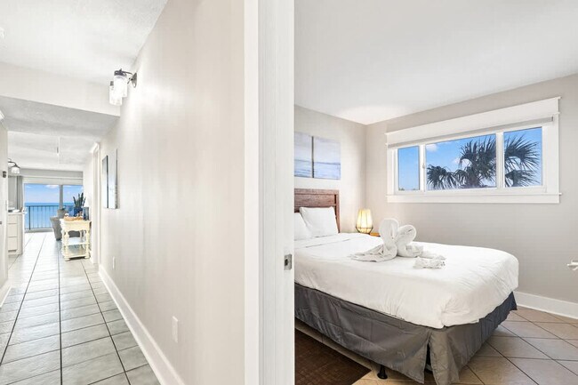 Building Photo - 8743 Thomas Dr