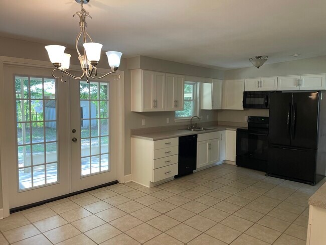 Building Photo - 3826 Arbutus Dr