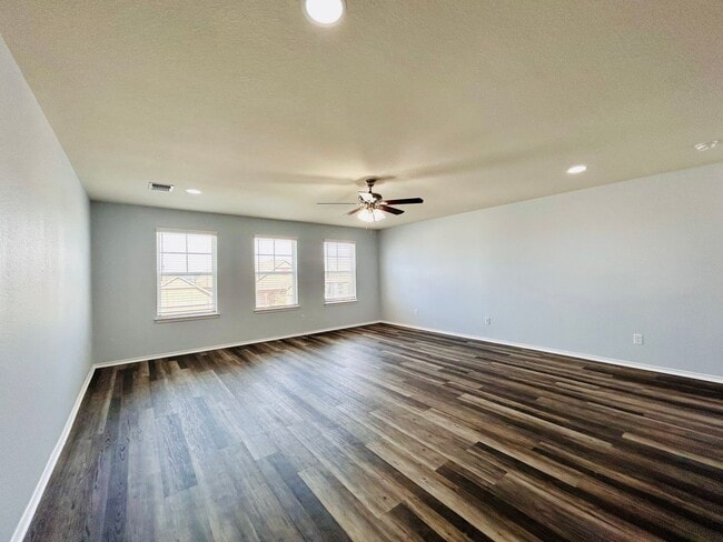 Building Photo - 147 Big Leaf Dr