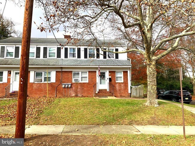 Building Photo - 121 Hillcrest Ave