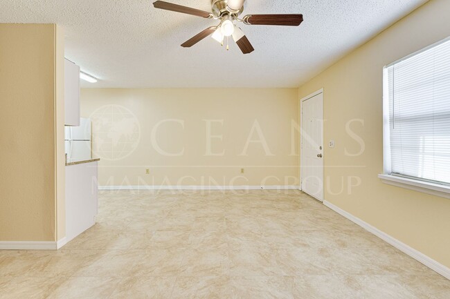 Building Photo - Charming 1 Bed, 1 Bath Condo