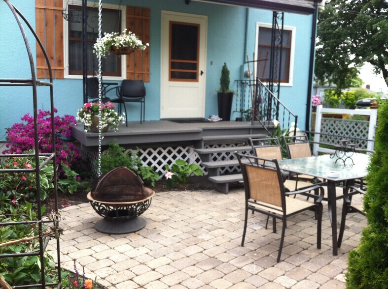 Building Photo - 2732 Eldridge Ave